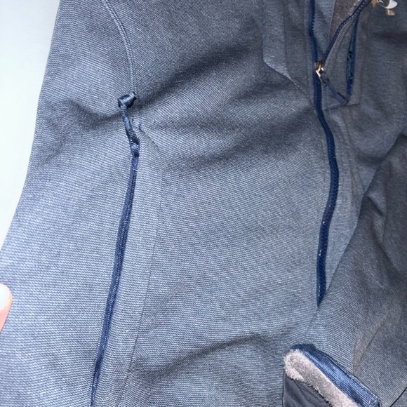 Mens Under Armour, size large, light blue color - Picture 4 of 4